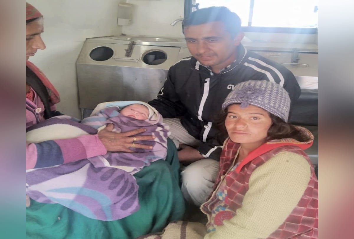108 ambulance employees saved life of newborn in nahan himachal