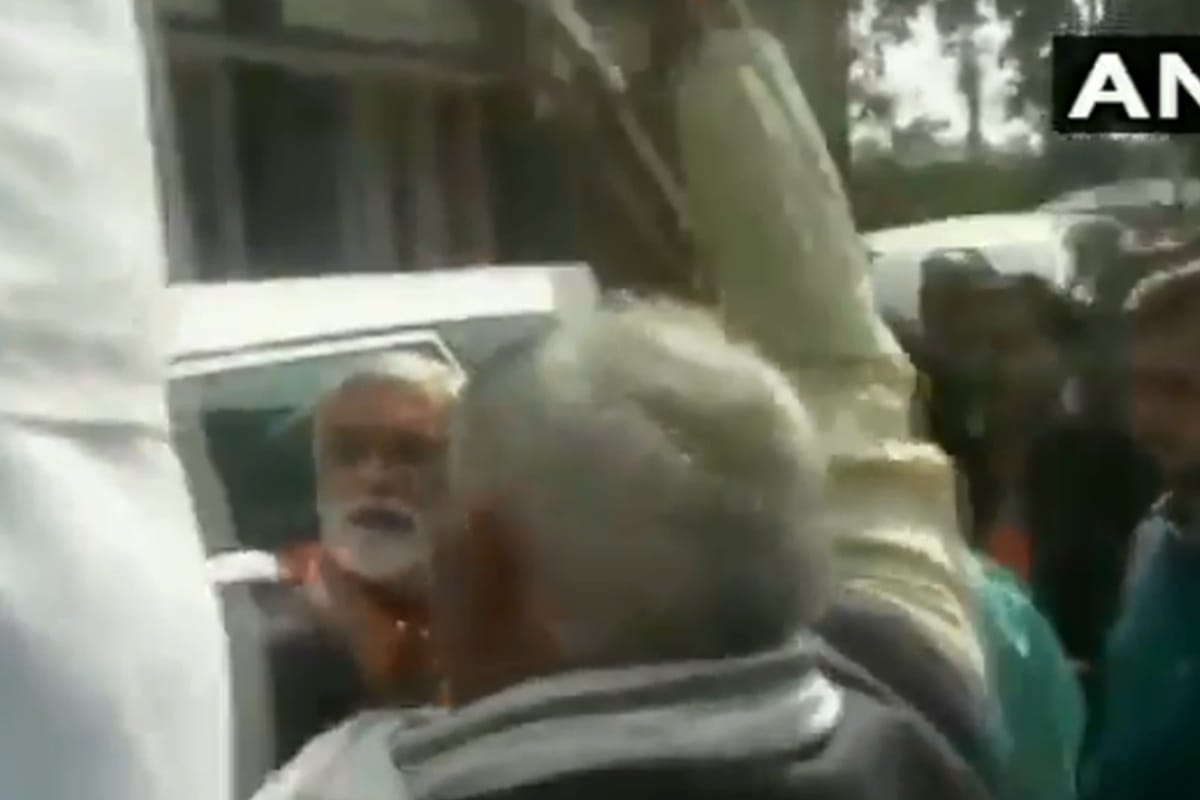activists protest in front of Ashwini Choubey over ultrasound machine lying defunct, he loses cool