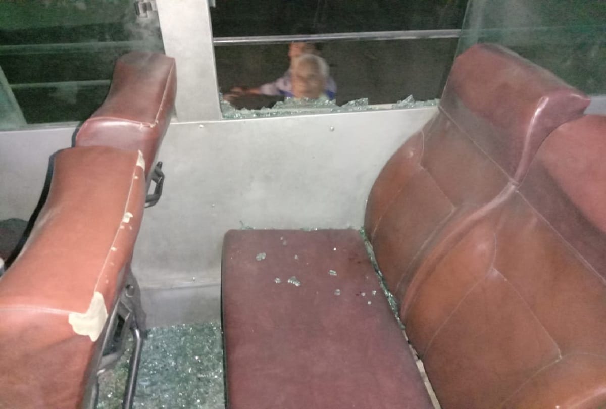 Robbery attempt on roadways bus in jaunpur Miscreants firing