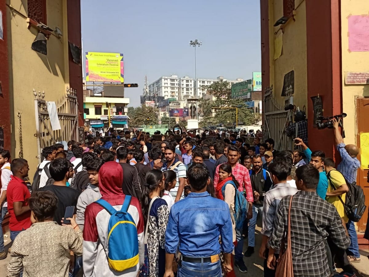lbs hostel student protest main gate close singh dwar of bhu in varanasi