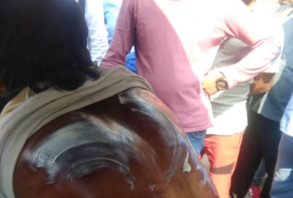 e-rickshaw owner made hostage driver and beaten overnight in lucknow