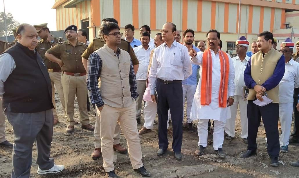 Officer investigate place on cm come to 21 navember