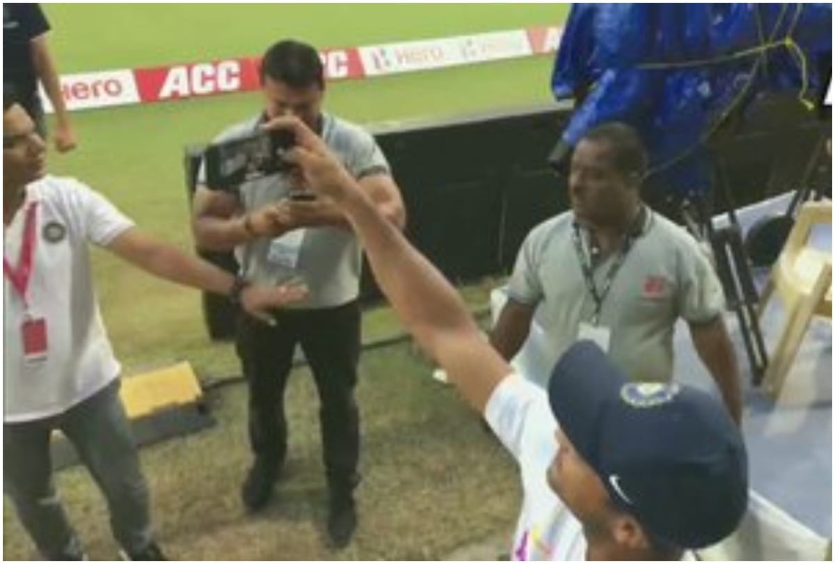 INDvBAN Mayank Agarwal met hearing and speech impaired children and Click Selfie in Indore