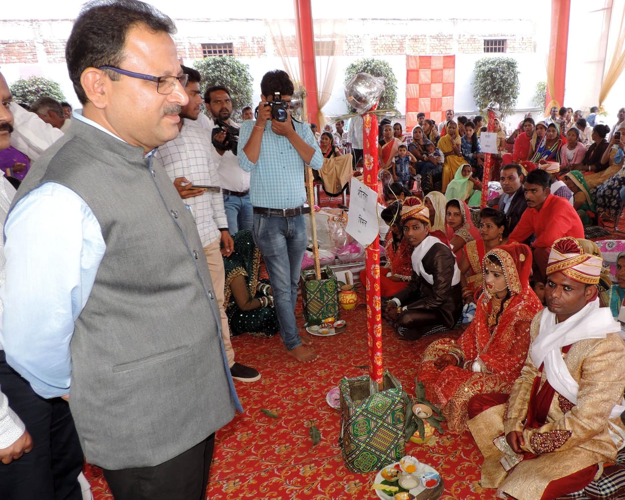 266 jodon ne daampaty jeevan mein kiya pravesh