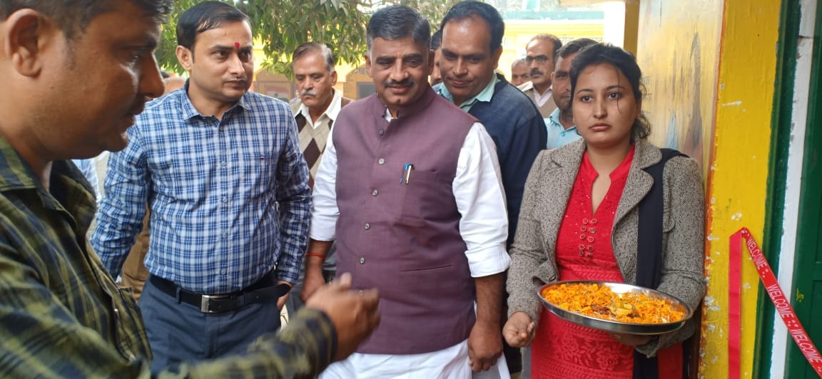Now bhari Deendarpur school children will study in smart class