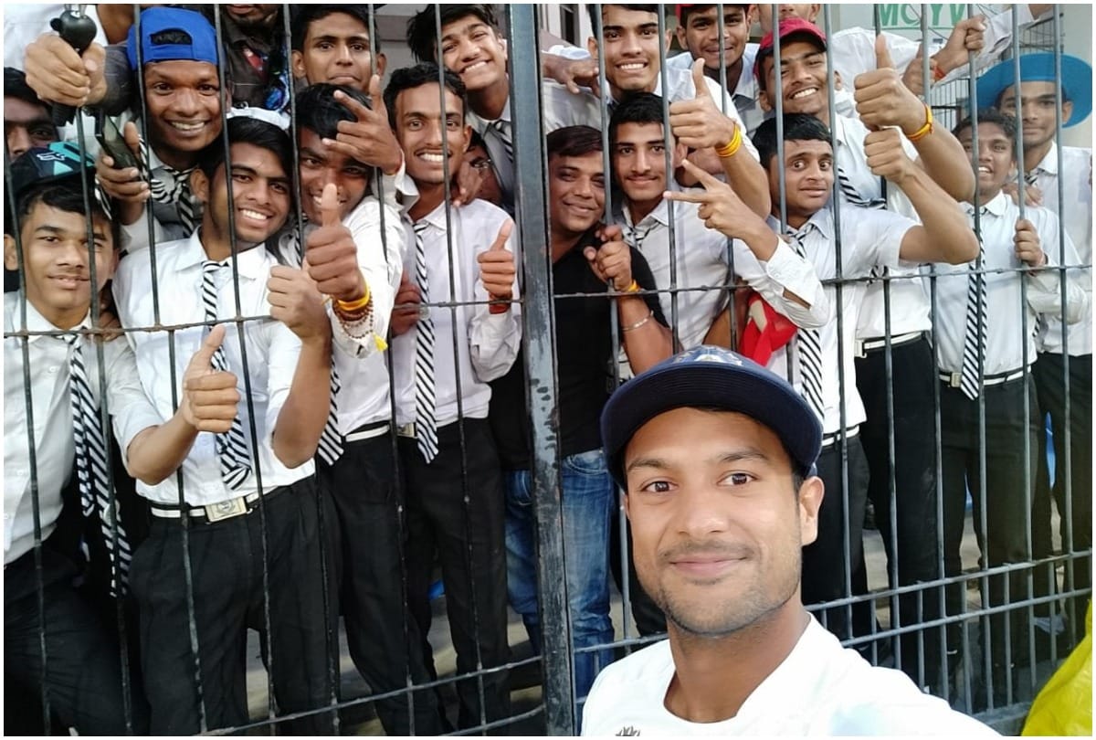 INDvBAN Mayank Agarwal met hearing and speech impaired children and Click Selfie in Indore