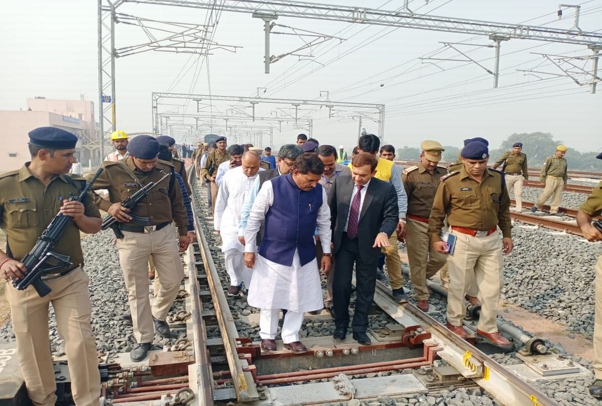 Minister of State for Railways inaugurated freight corridor in tundla railway station