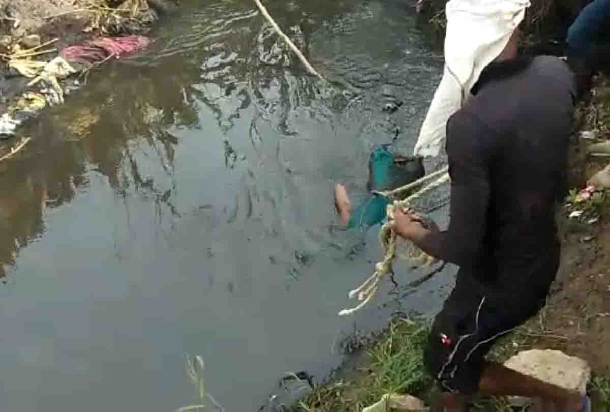 Girlfriend was living with lover's house, one day dead body found in drain