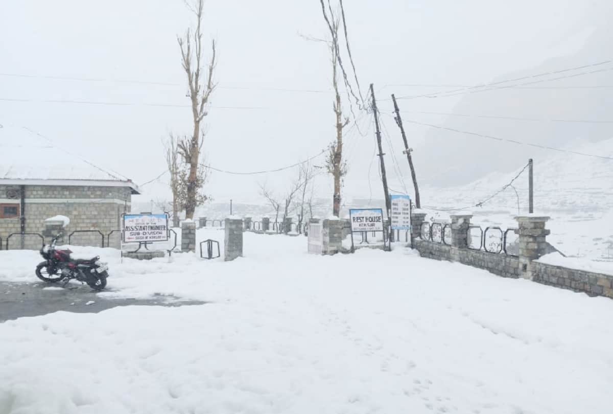 due to snowfall vehicular movement on Rohtang Pass officially closed for six months