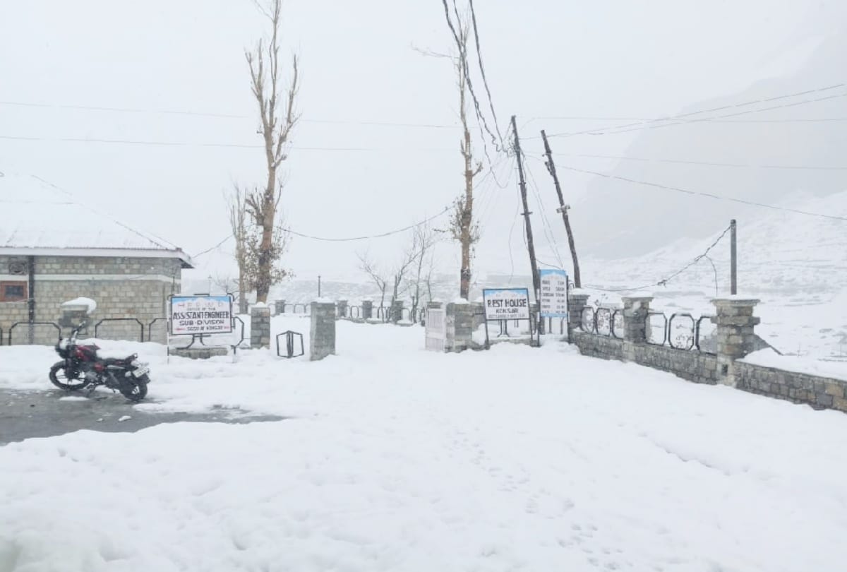 due to snowfall vehicular movement on Rohtang Pass officially closed for six months