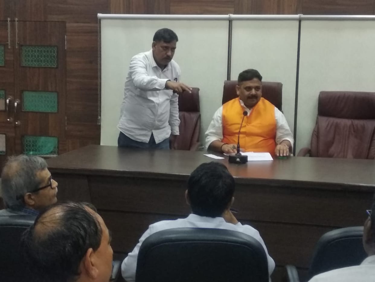 Stamp Minister Ravindra Jaiswal directed to constitute a committee to solve the problem Varanasi