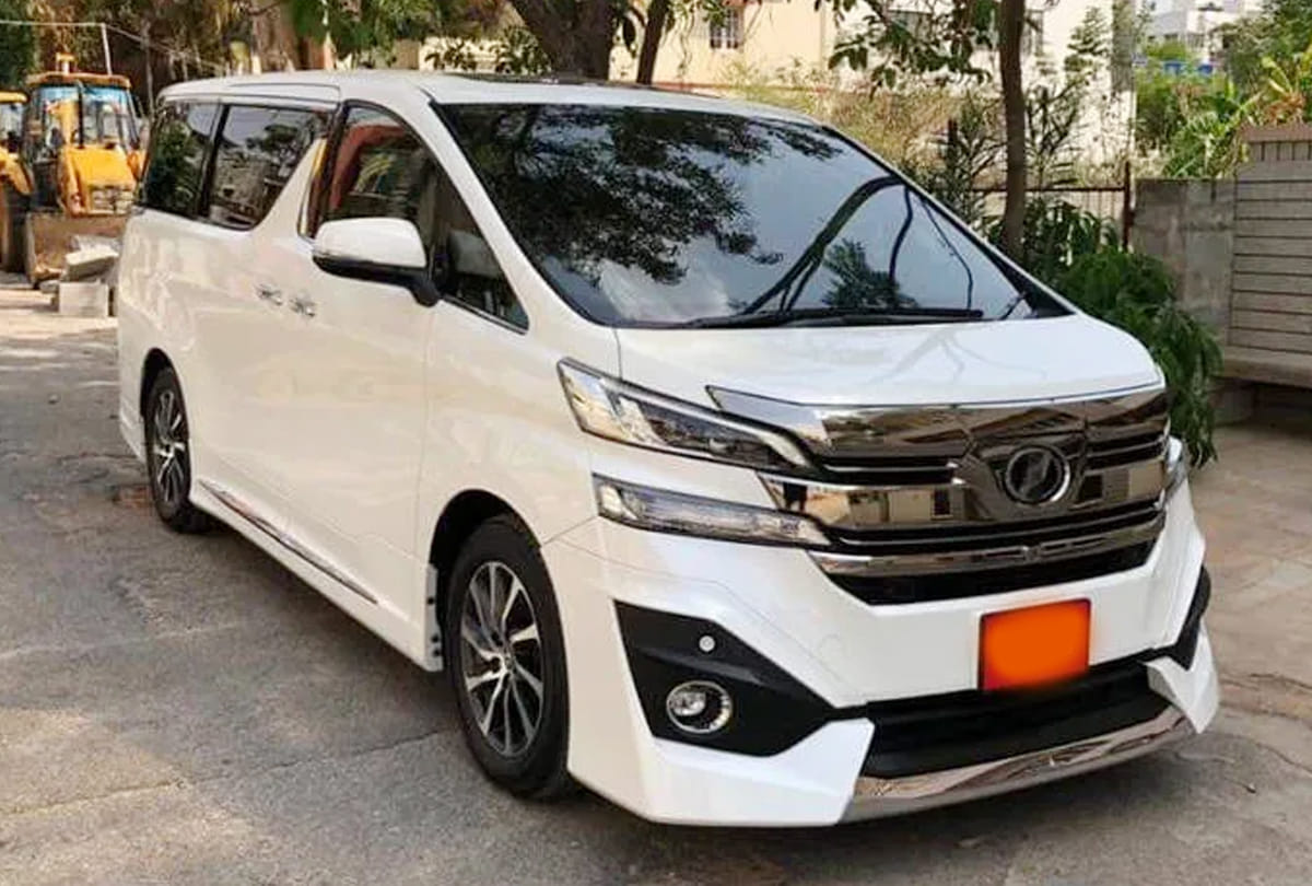 Toyota Vellfire Spotted Ahead Of Launch in india know its features