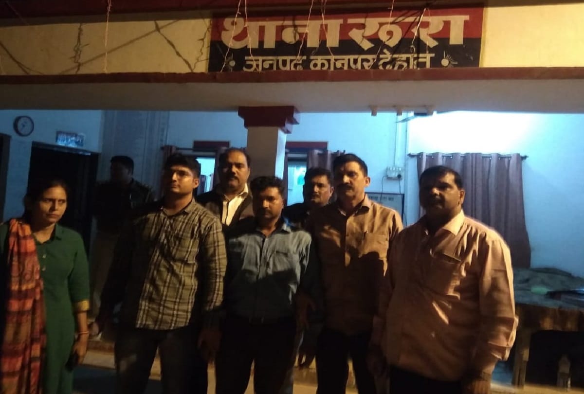 Lekhpal taking bribe of ten thousand rupees caught red handed in kanpur