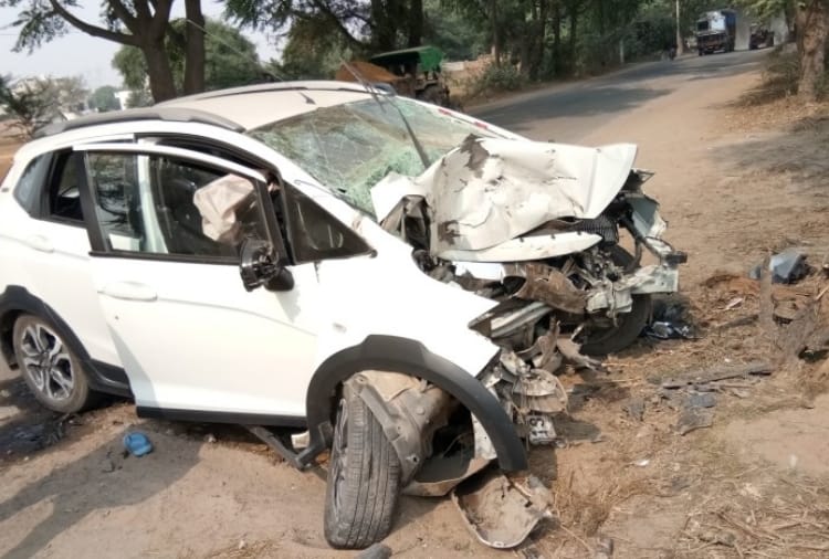 Husband and wife died in road accident including son