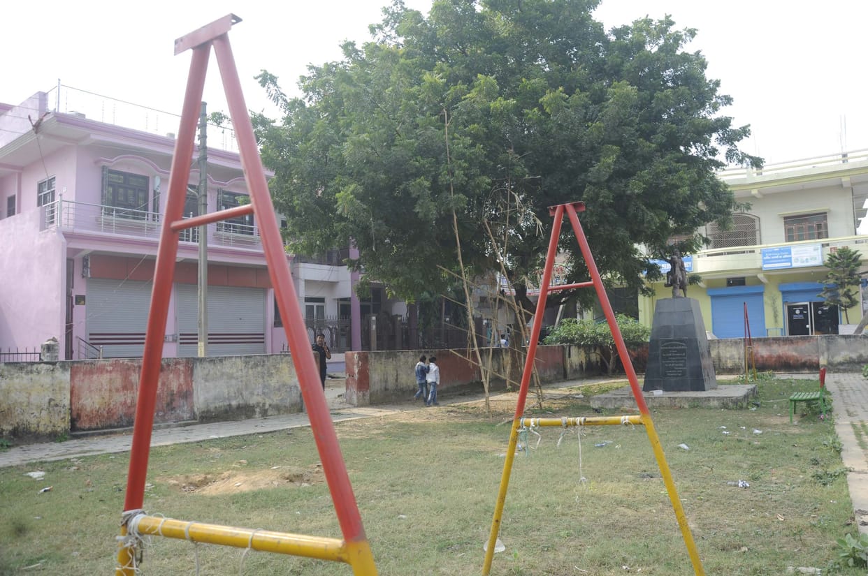 much dust on the statue of rani laxmi bai