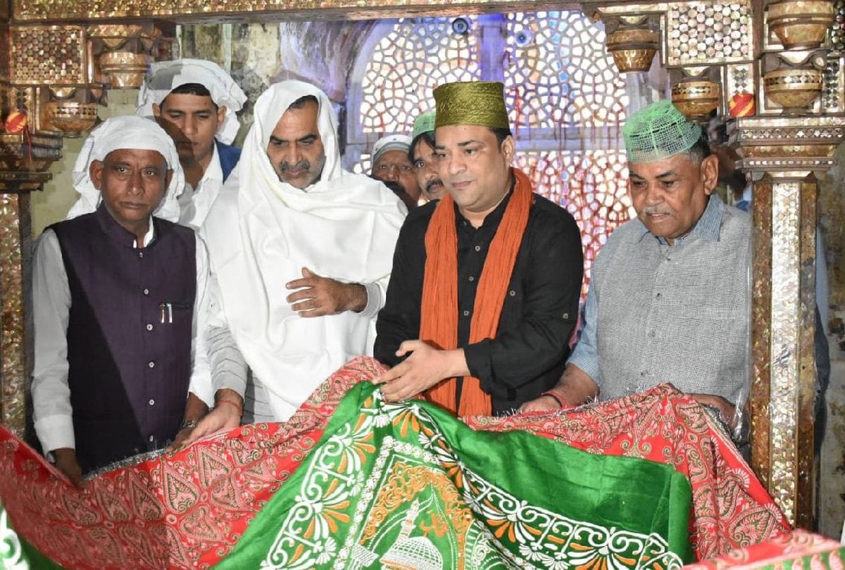 Union Minister Sanjeev Balyan visits the world heritage monument in agra
