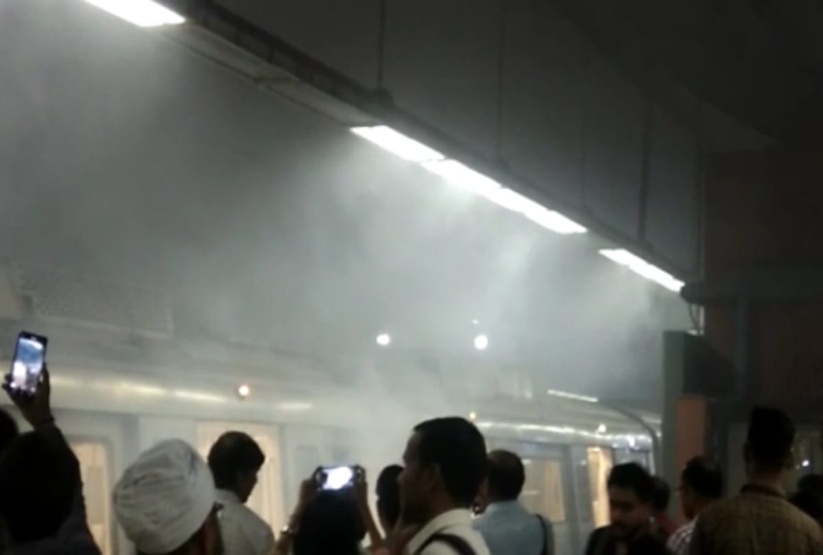 fire breaks out at yamuna bank metro station late night chaos