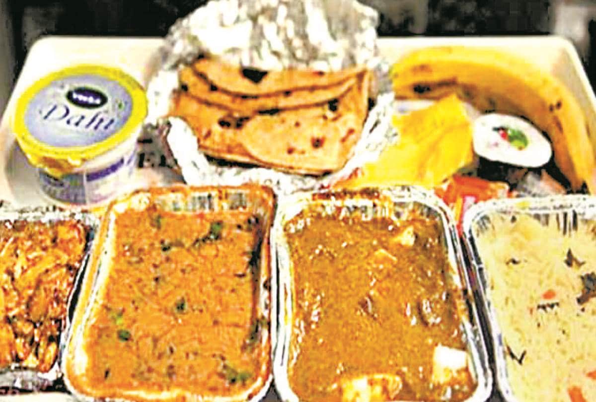 passengers are not getting janta khana at charbagh railway station and lucknow junction