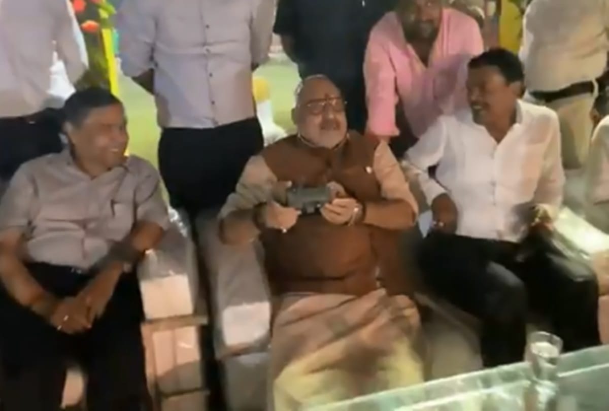 Giriraj Singh flew drone in Begusarai Bihar video viral people says drop bomb in Pakistan