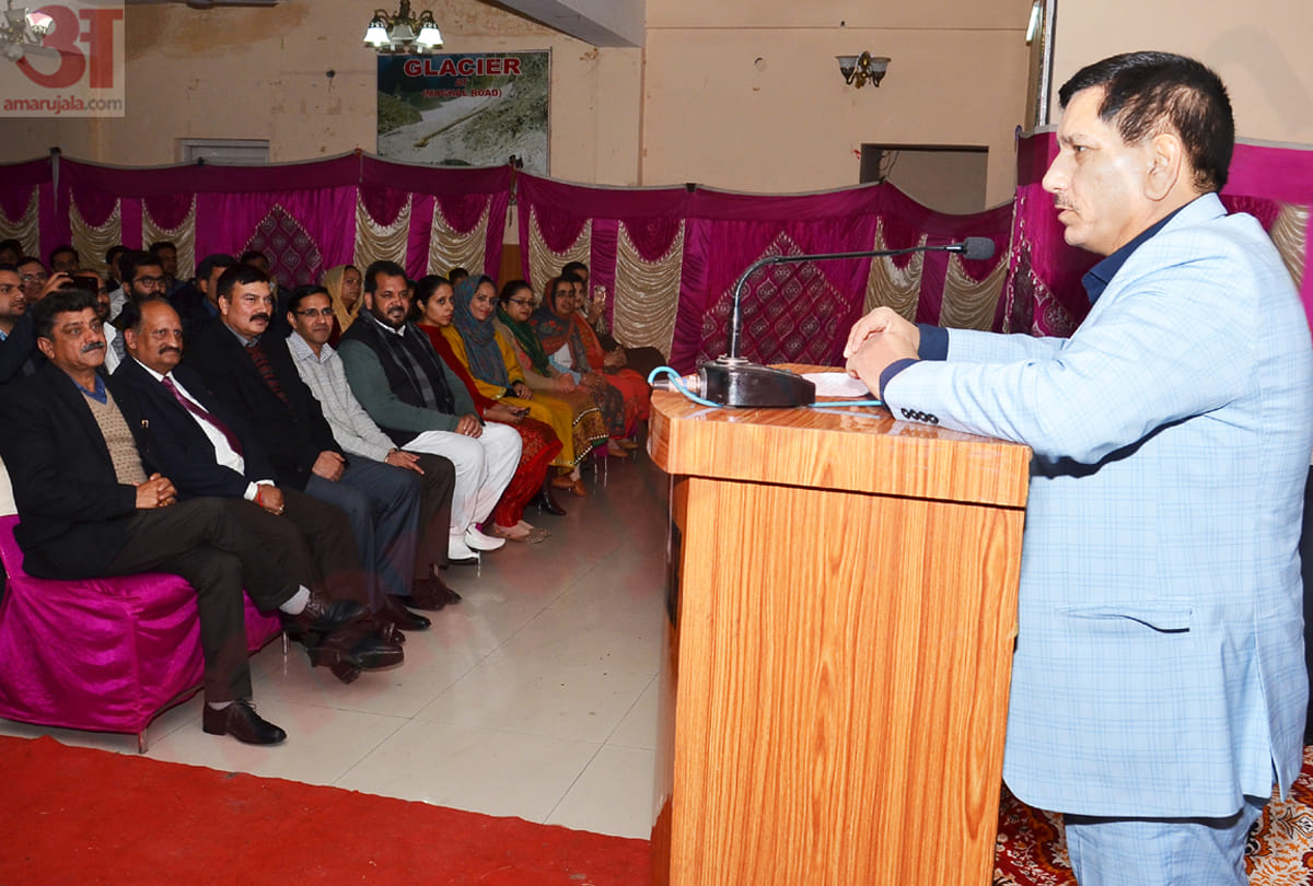 Jammu Kashmir Bank chairman RK Chhibber reached Poonch on tour