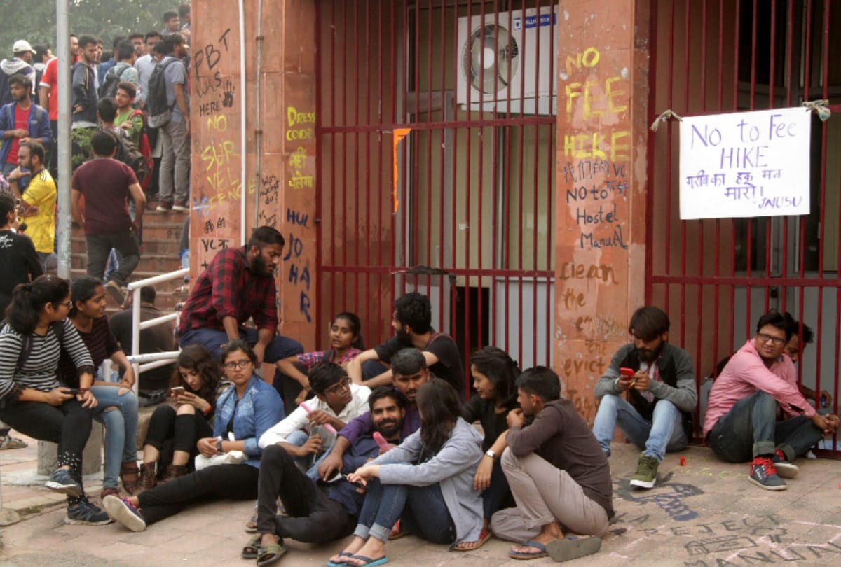 Students also sing Faiz Ahmed Faiz poem hum dekhenge in JNU