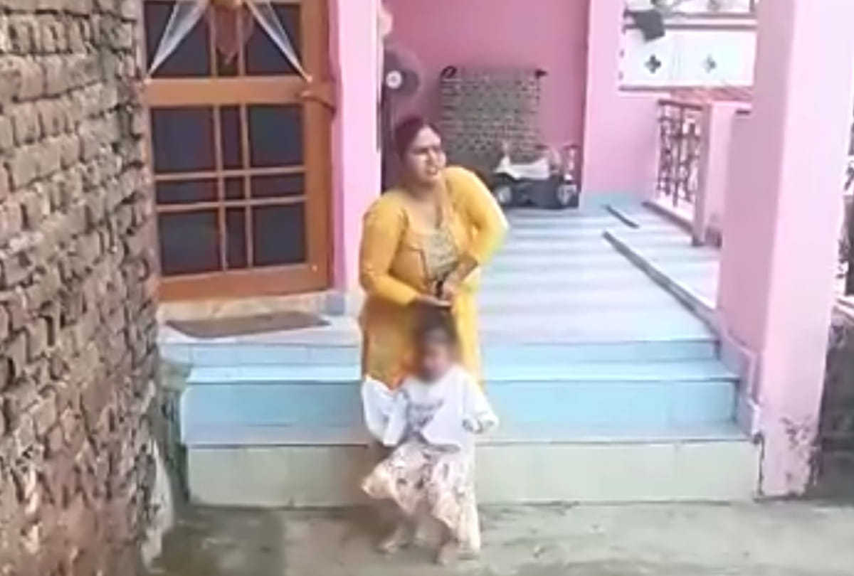 kathua minor girl beaten by her mother, father shooted video, video viral of beating child by women