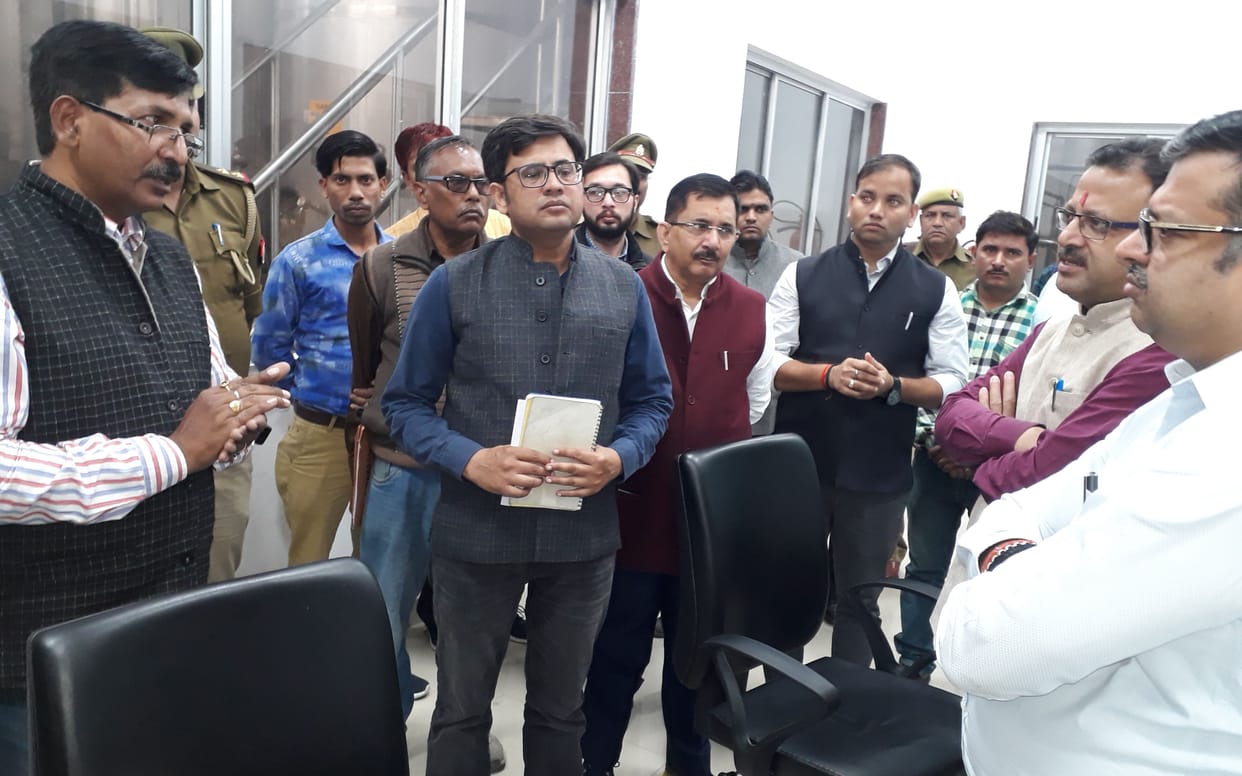 pooree kshamata se kyon nahin chal pa raha kaoo milk plaant...javaab nahin de pae aphasar
