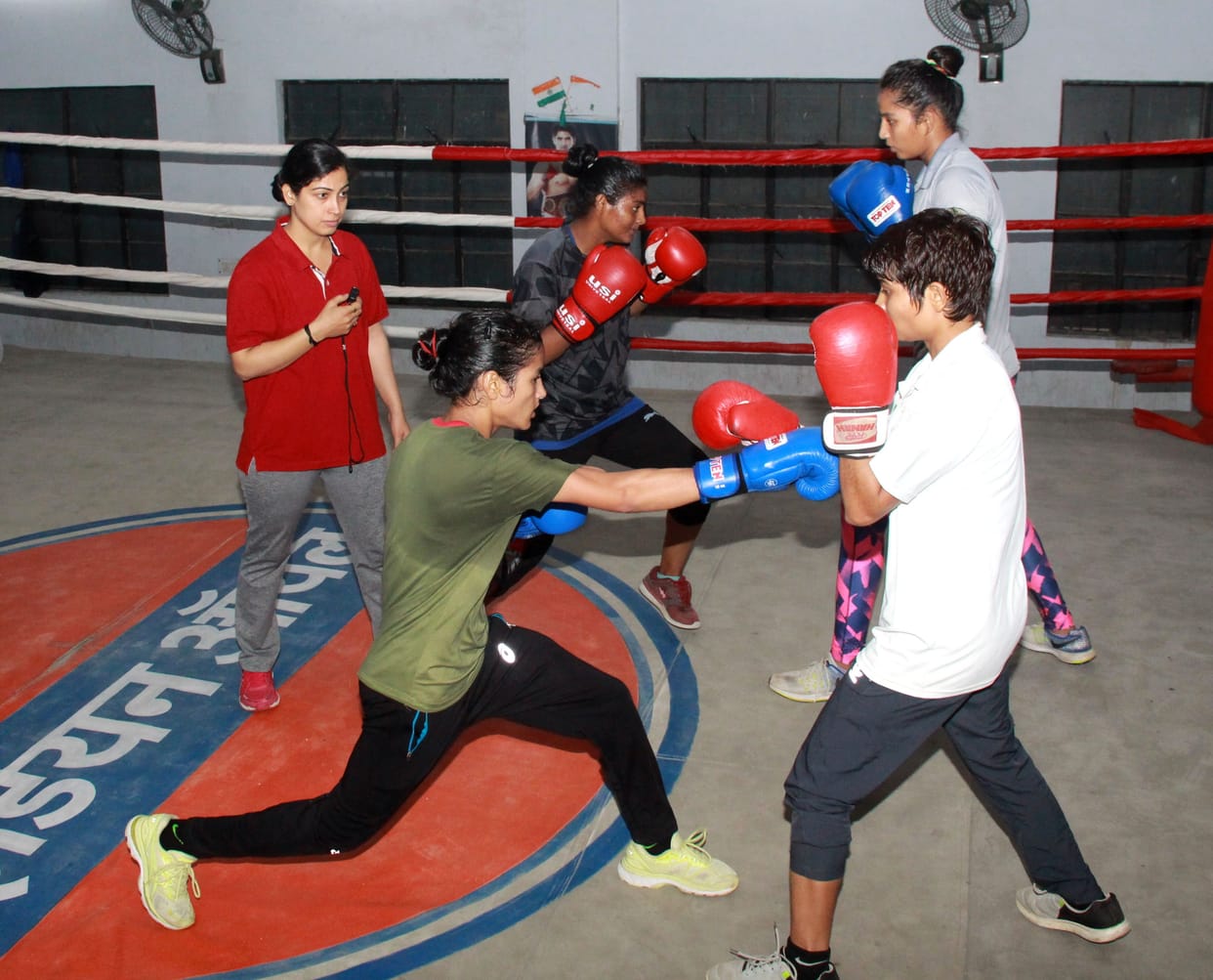 girl will learn tricks of boxing