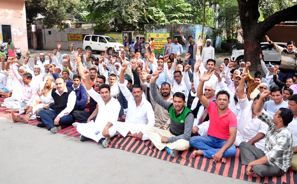 Dairy operators protest in the Municipal Corporation