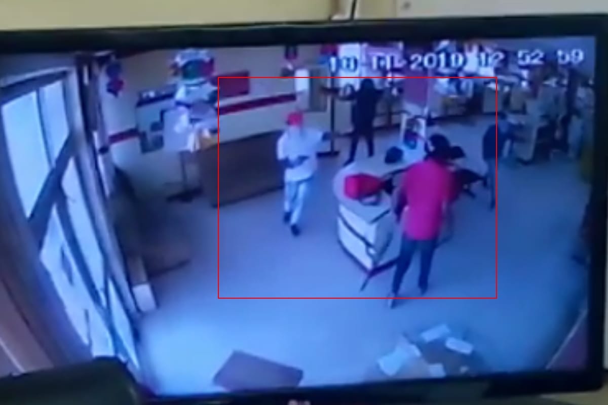 Badmash challenged Meerut police, Absconding after loot in a Bank in Daytime