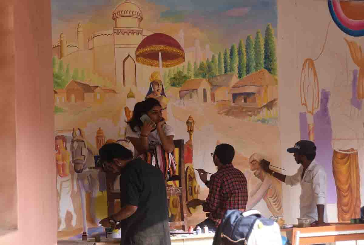 Issues related to spirituality, culture pollution told by painting
