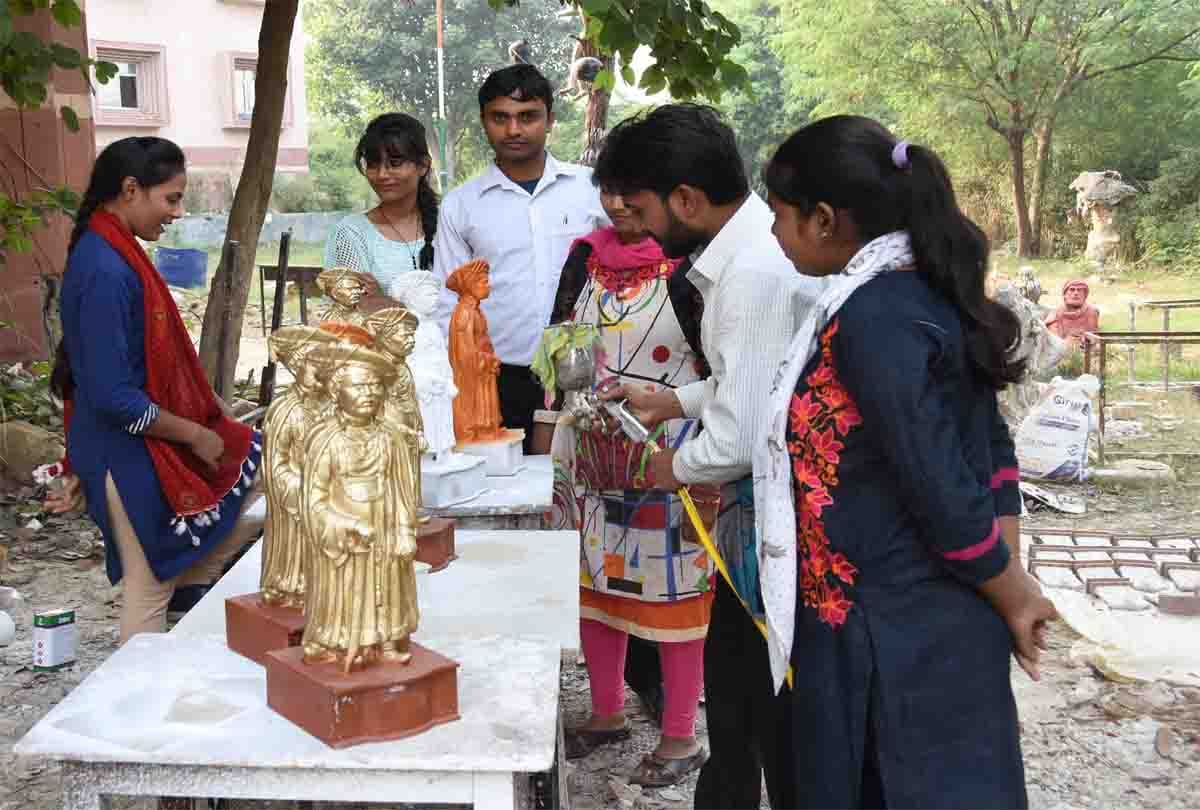Issues related to spirituality, culture pollution told by painting