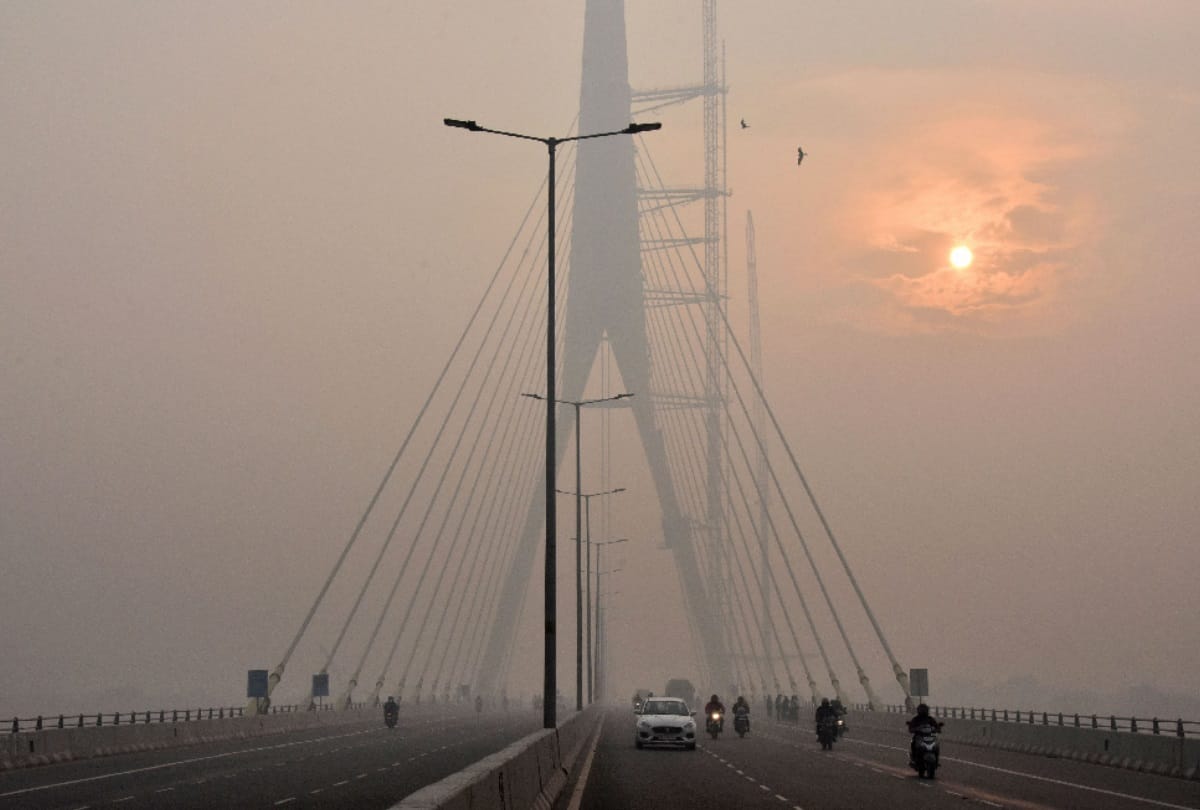 Delhi AQI latest update and weather forecast news air pollution temperature 