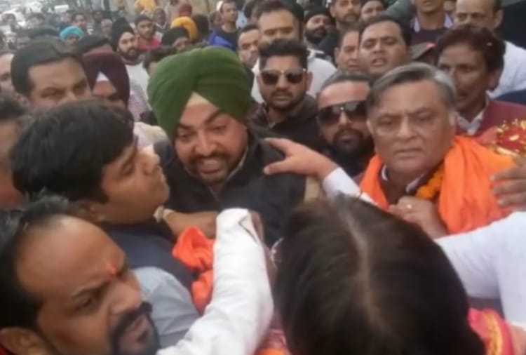 Ruckus in Gandhi sankalp yatra of BJP at Jalandhar