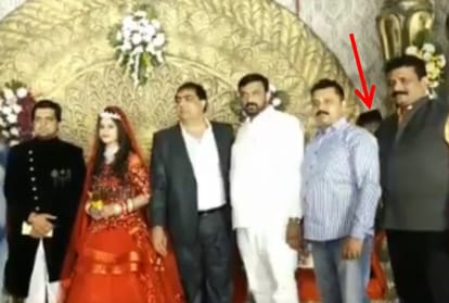 Delhi suited booted thief theft 5 lakh rupees from a wedding while eveyone was busy in photo session