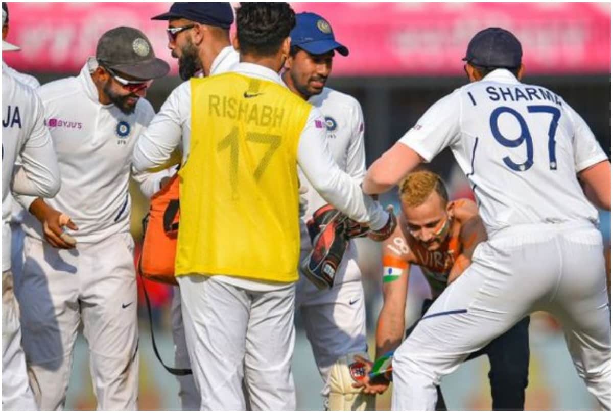 India vs Bangladesh Virat Kohli fan sneaks onto field during Indore Test
