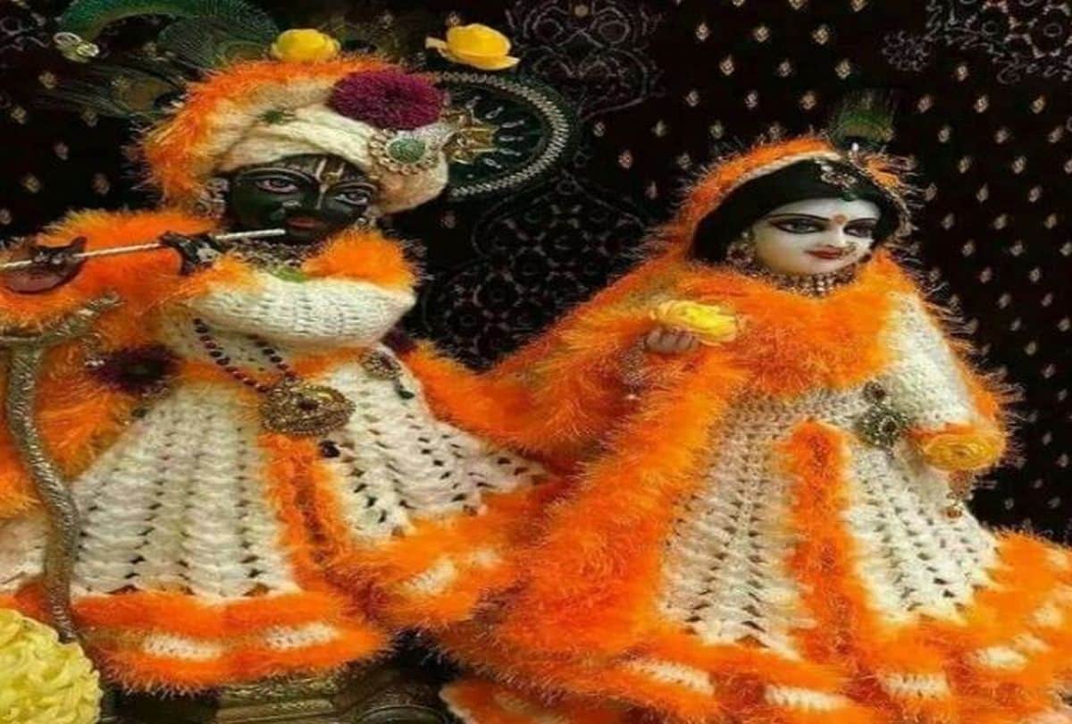 Devotees offering Woolen Clothes to Lord Krishna In Mathura