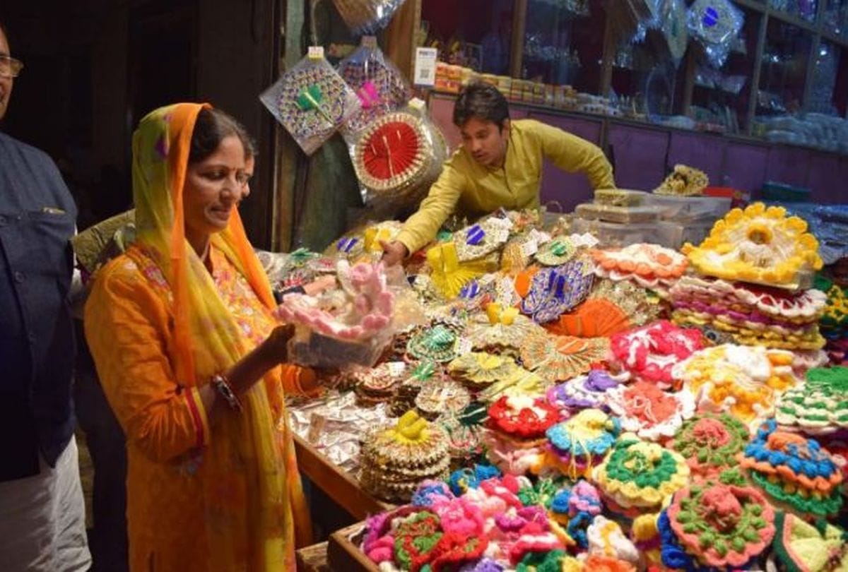 temple installed heaters for lord krishna to protect from cold in govardhan mathura