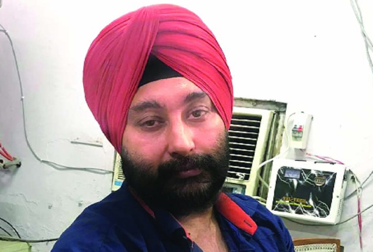 100 duped in the name of getting a car at a low price in delhi