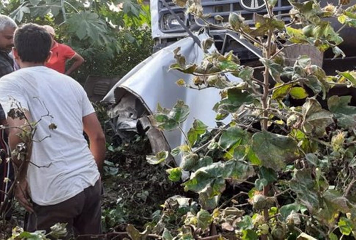 car collided with another vehicle near Mandwada in Barwani 5 members of a family died