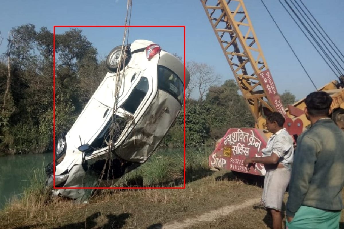 Car falls in canal, four missing including driver, family going to marriage
