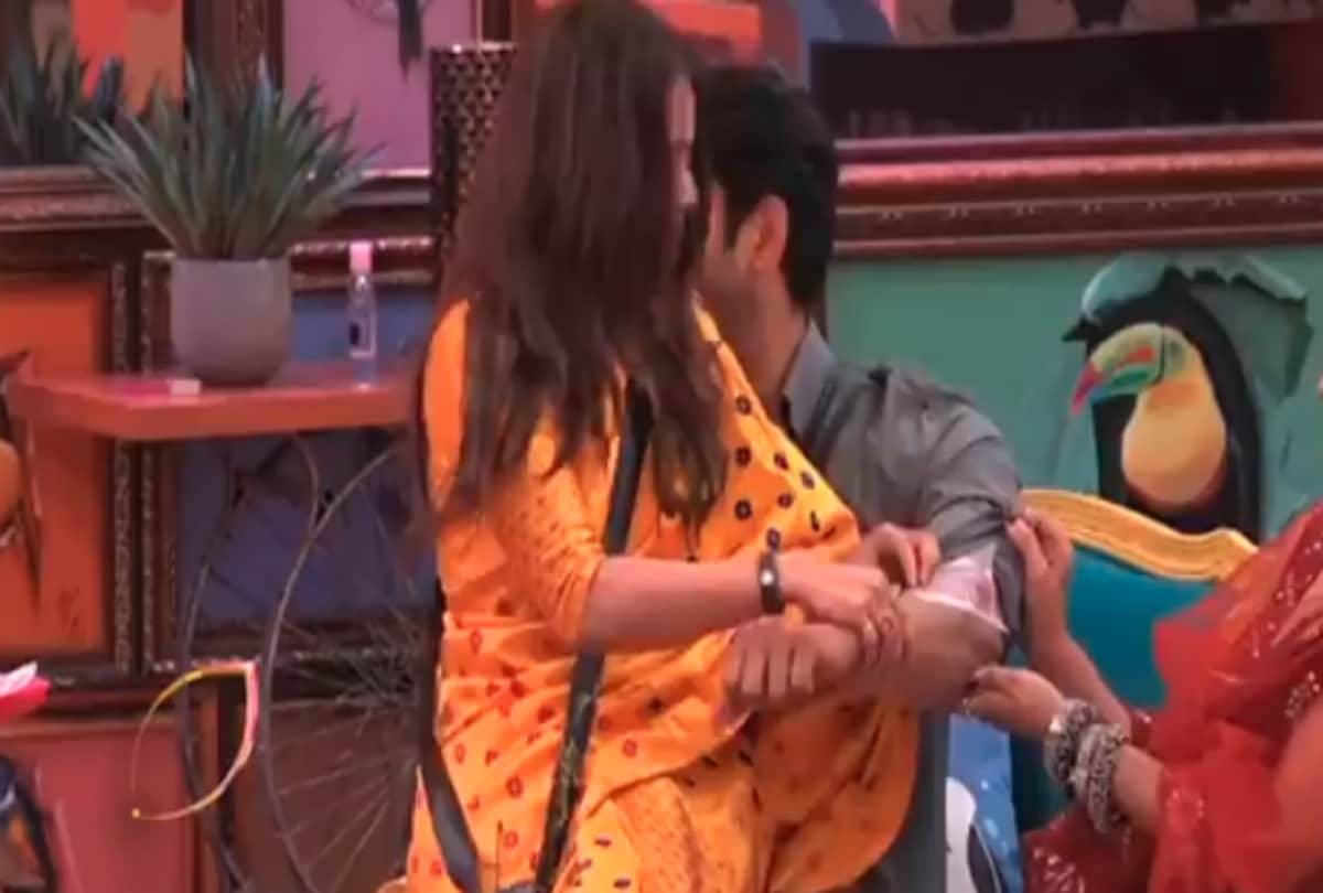 Bigg Boss 13 Siddharth Shukla Devoleena Bhattacharjee romance sit on lap front of Salman Khan