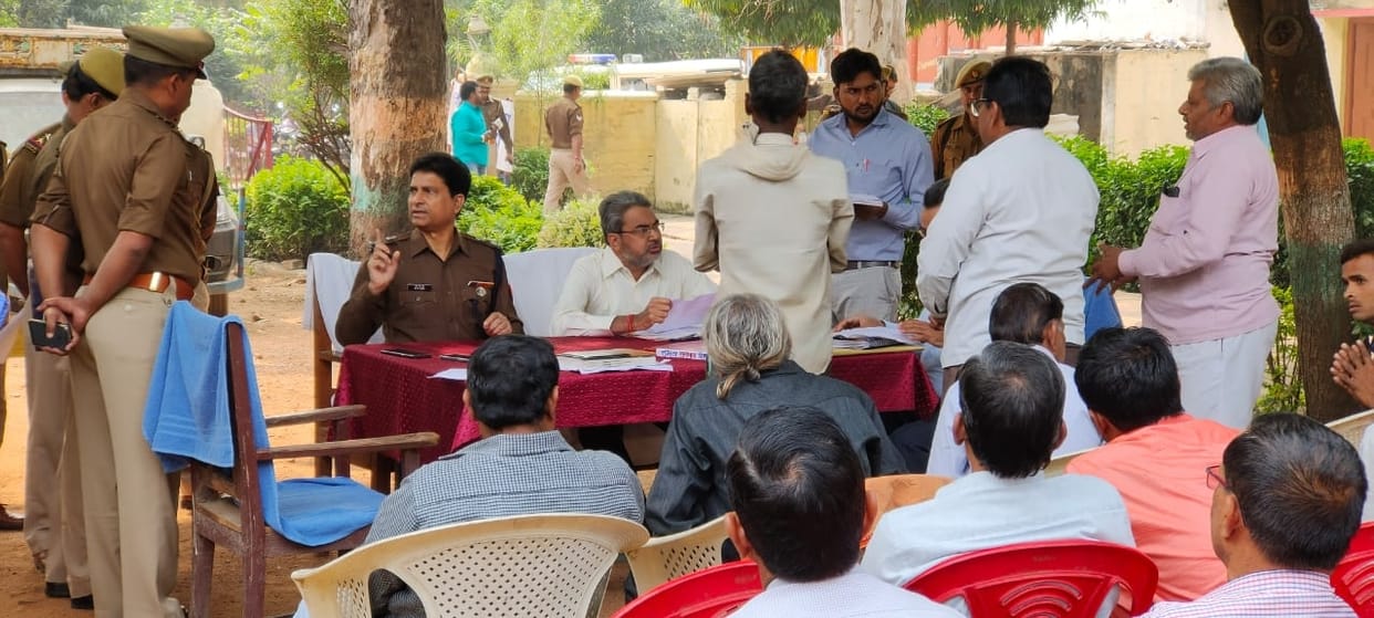 Two Lekhpal fell on land lease