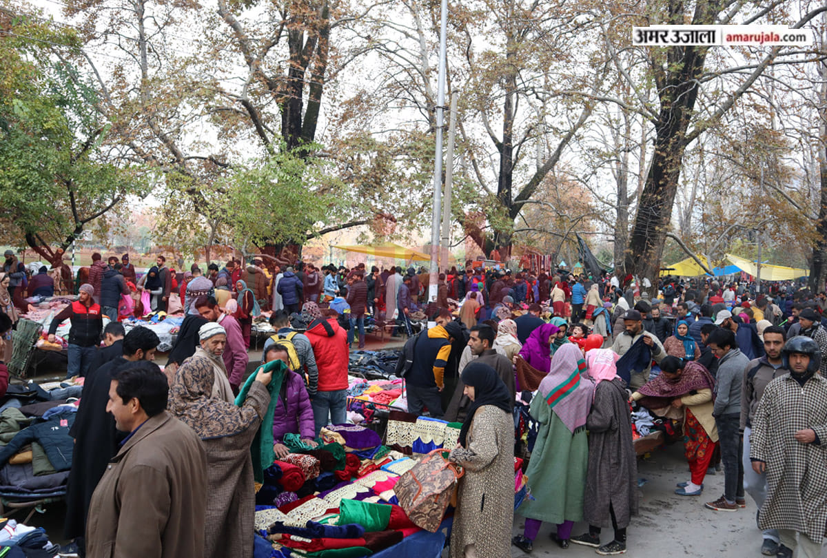 On 118th day Kashmir situation, buyers gathered in market, people waiting for internet service