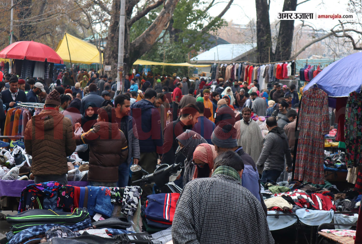 On 118th day Kashmir situation, buyers gathered in market, people waiting for internet service
