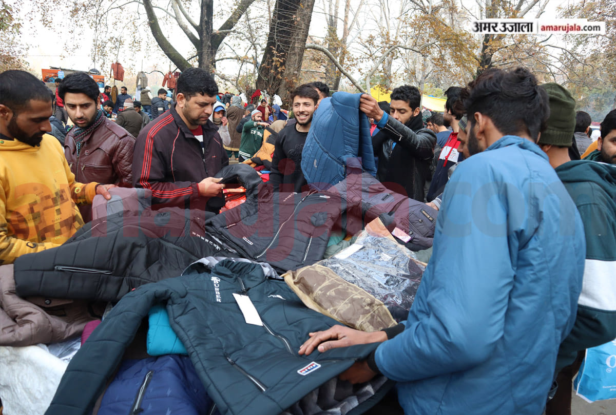 On 118th day Kashmir situation, buyers gathered in market, people waiting for internet service