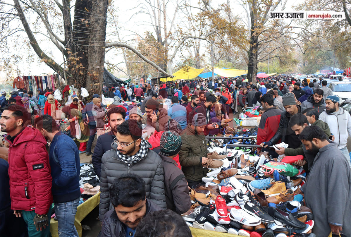 Traffic and shops opened after four days in srinagar jammu kahsmir