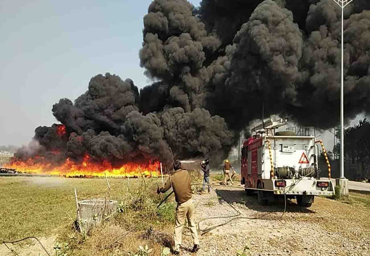 Land acquisition case in Unnao, Farmers set fire to the power house of UP Sida