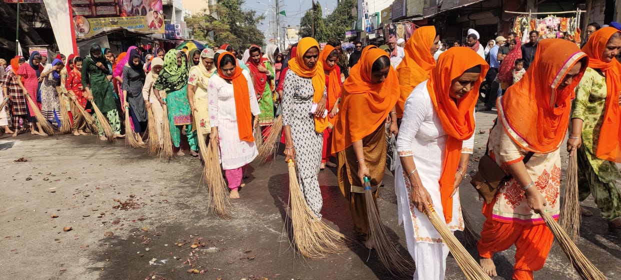 Chaurasi Teri will be cut, Kar Vandana Babbe Nanak