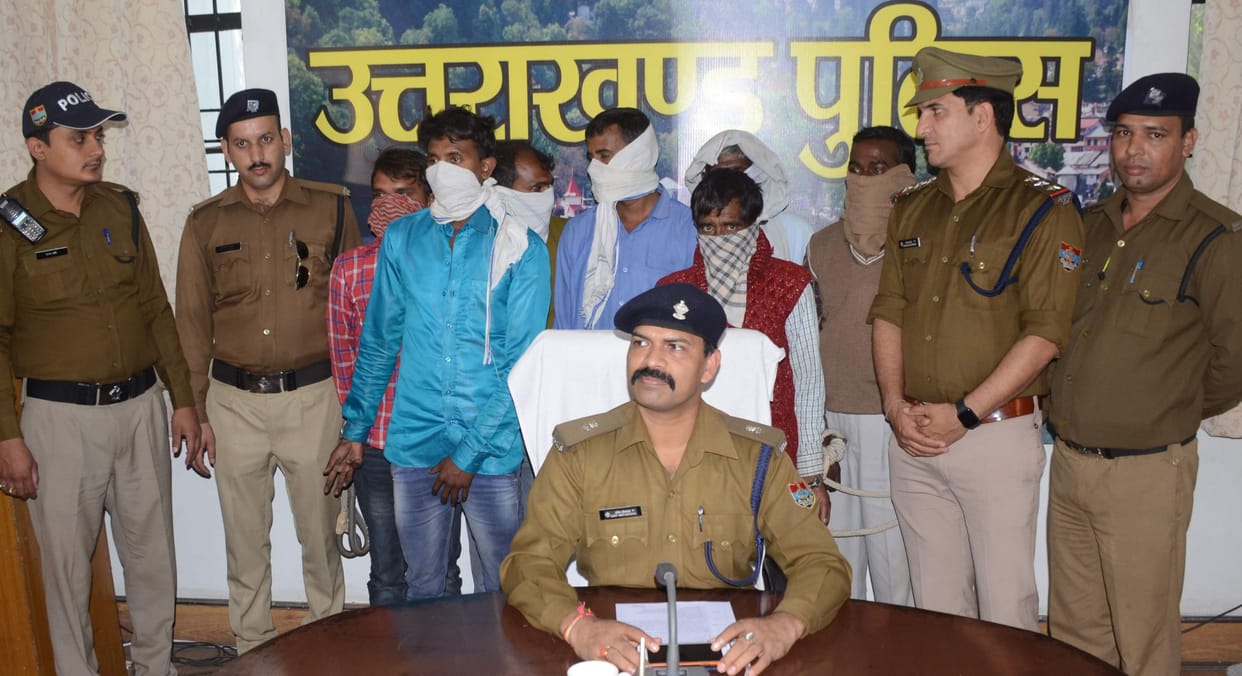 worker himself looted owner of shop in haldwani